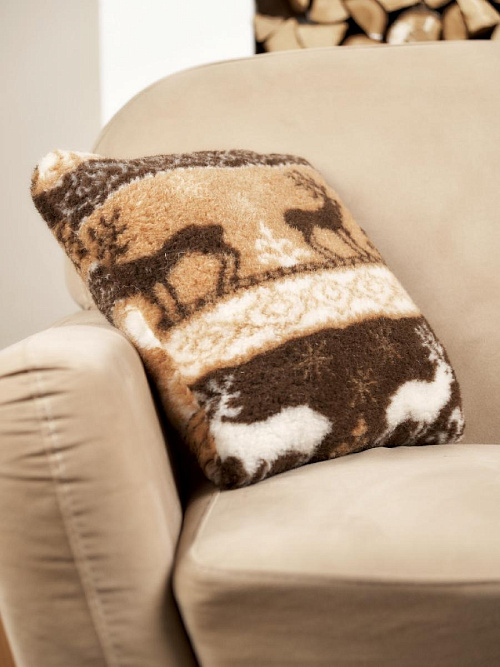 Подушка декоративная меховая из верблюжьей шерсти, рисунок Олени 